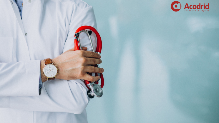 Médico con seguro de Responsabilidad Civil Médico-Sanitaria.