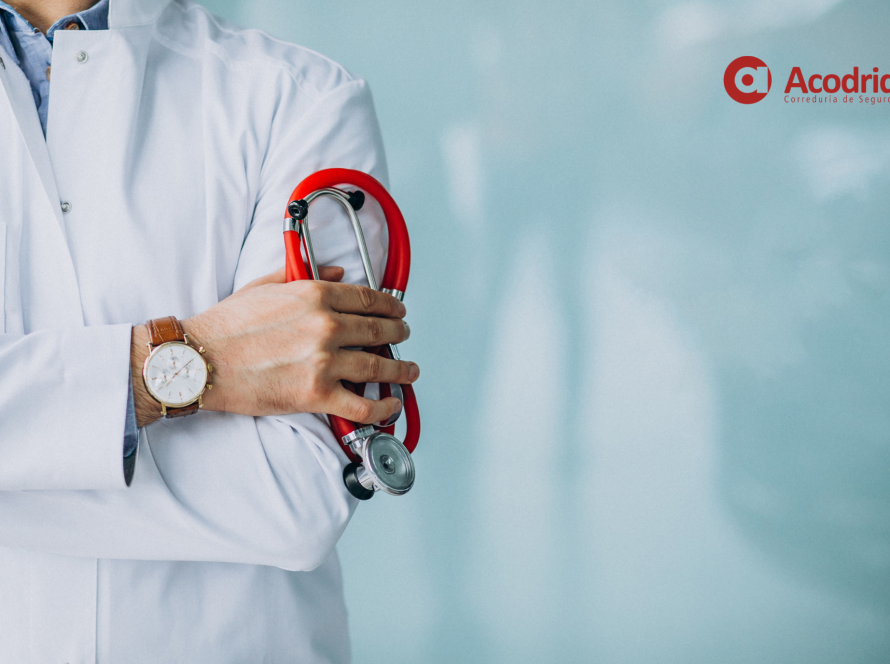 Médico con seguro de Responsabilidad Civil Médico-Sanitaria.